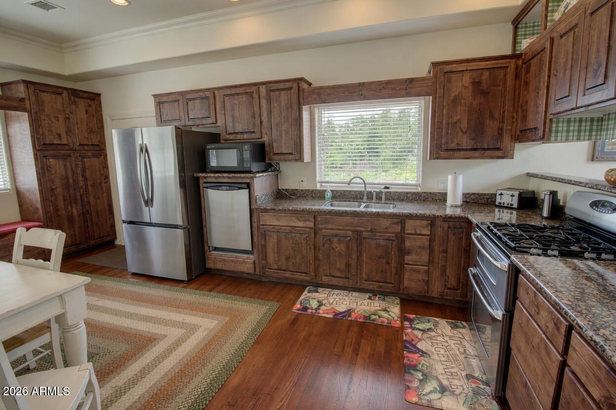 2875 South Timber Pine Lane Pinetop, AZ 85935 - Photo 158 of 175 Cottage Kitchen 4
