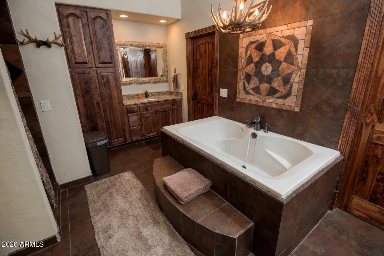2875 South Timber Pine Lane Pinetop, AZ 85935 - Photo 72 of 175 Master Bath 8