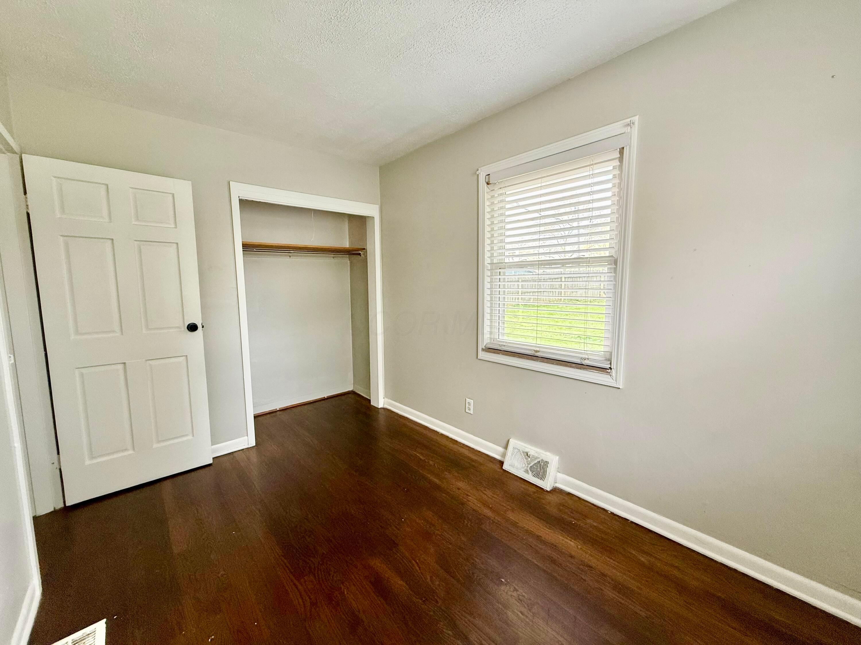 305 Danhurst Road Columbus, OH 43228 - Photo 28 of 39