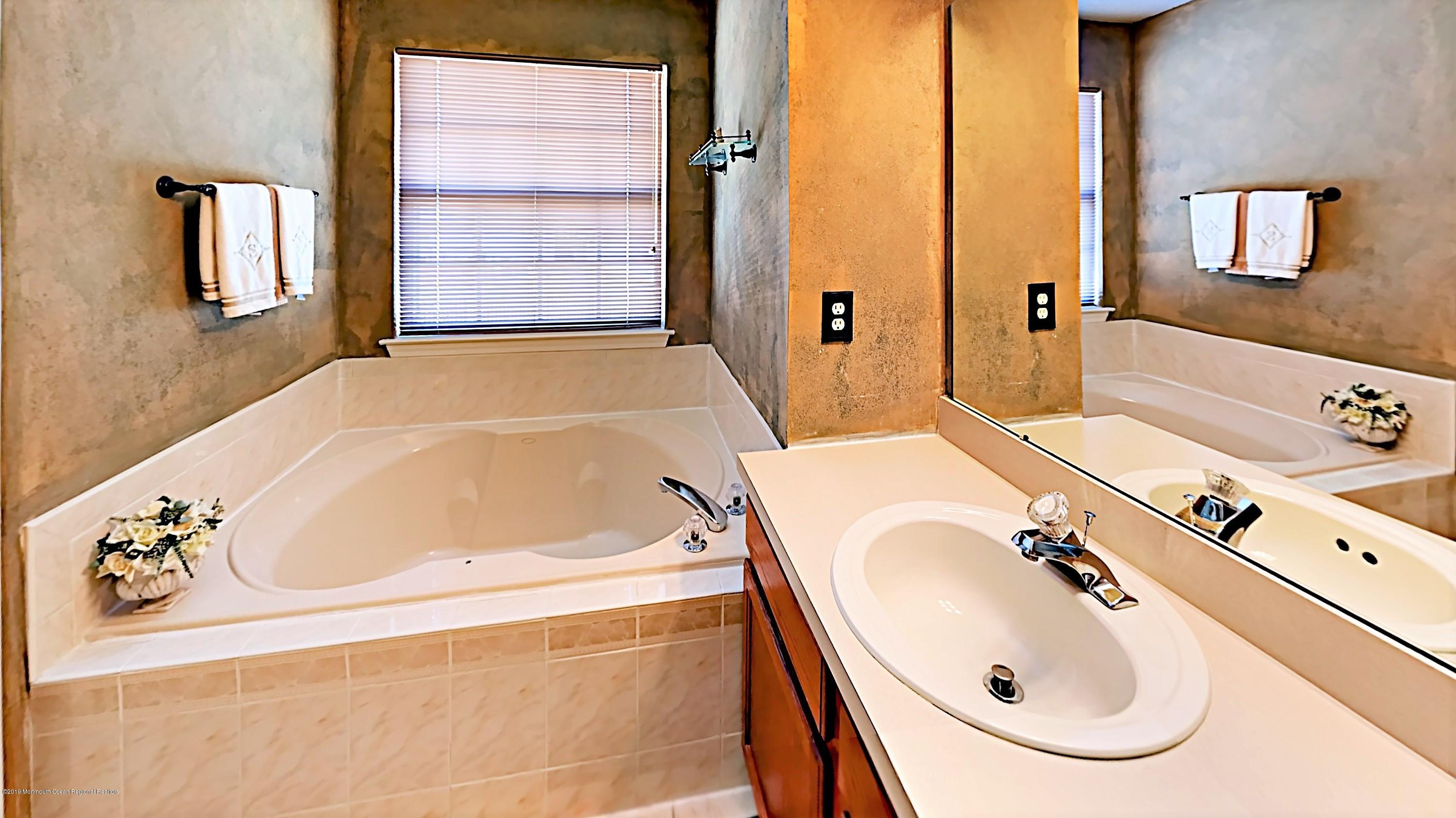60 West Shenendoah Road Howell, NJ 07731 - Photo 16 of 29 Image_2VkTdkz9oI