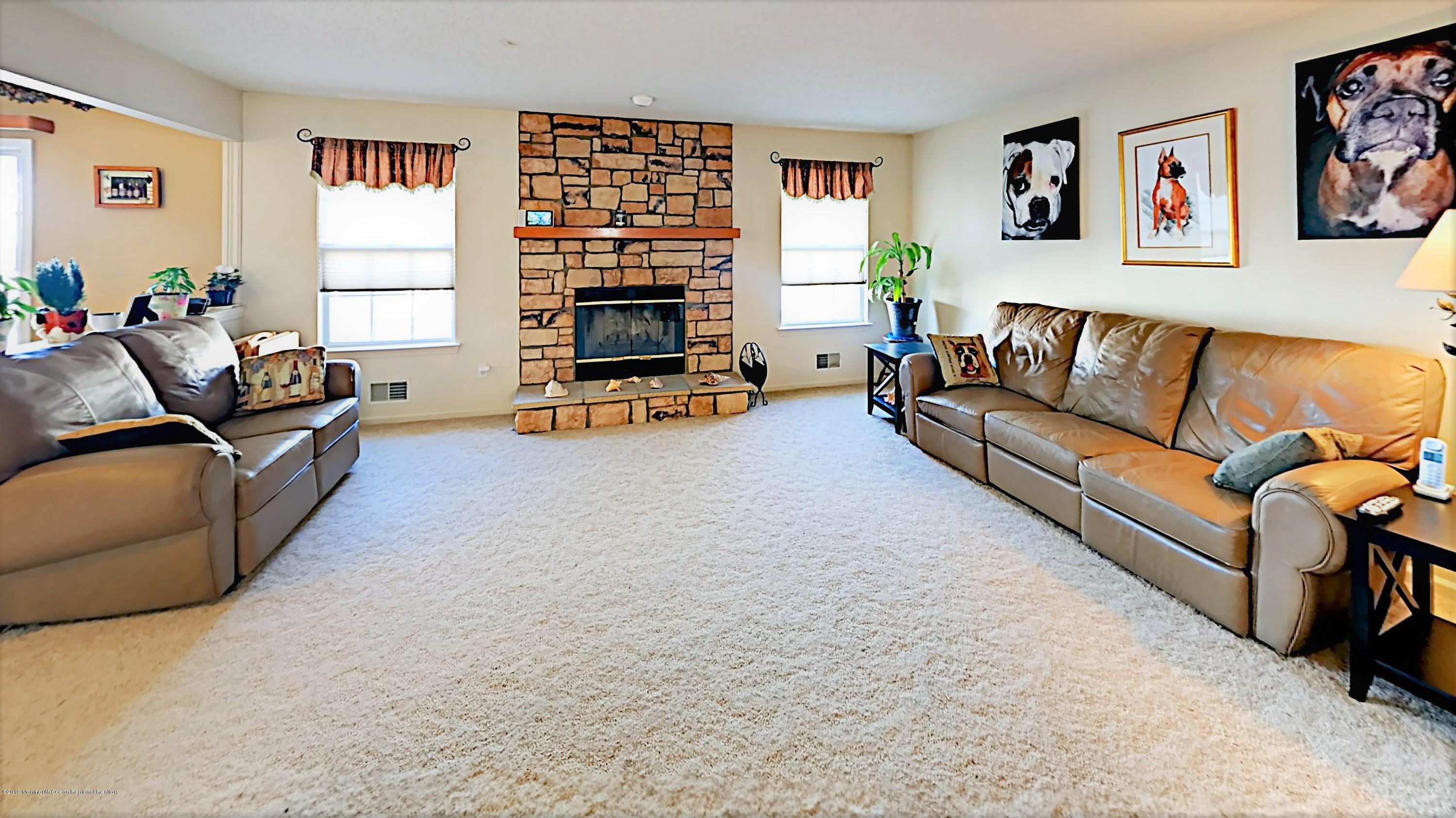 60 West Shenendoah Road Howell, NJ 07731 - Photo 3 of 29 Image_NghBllnvXe