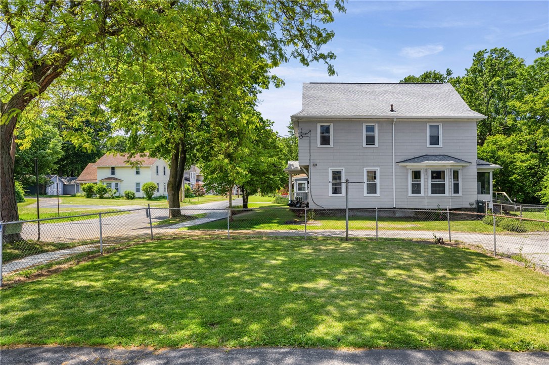 3989 Lake Avenue Rochester, NY 14612 - Photo 5 of 44
