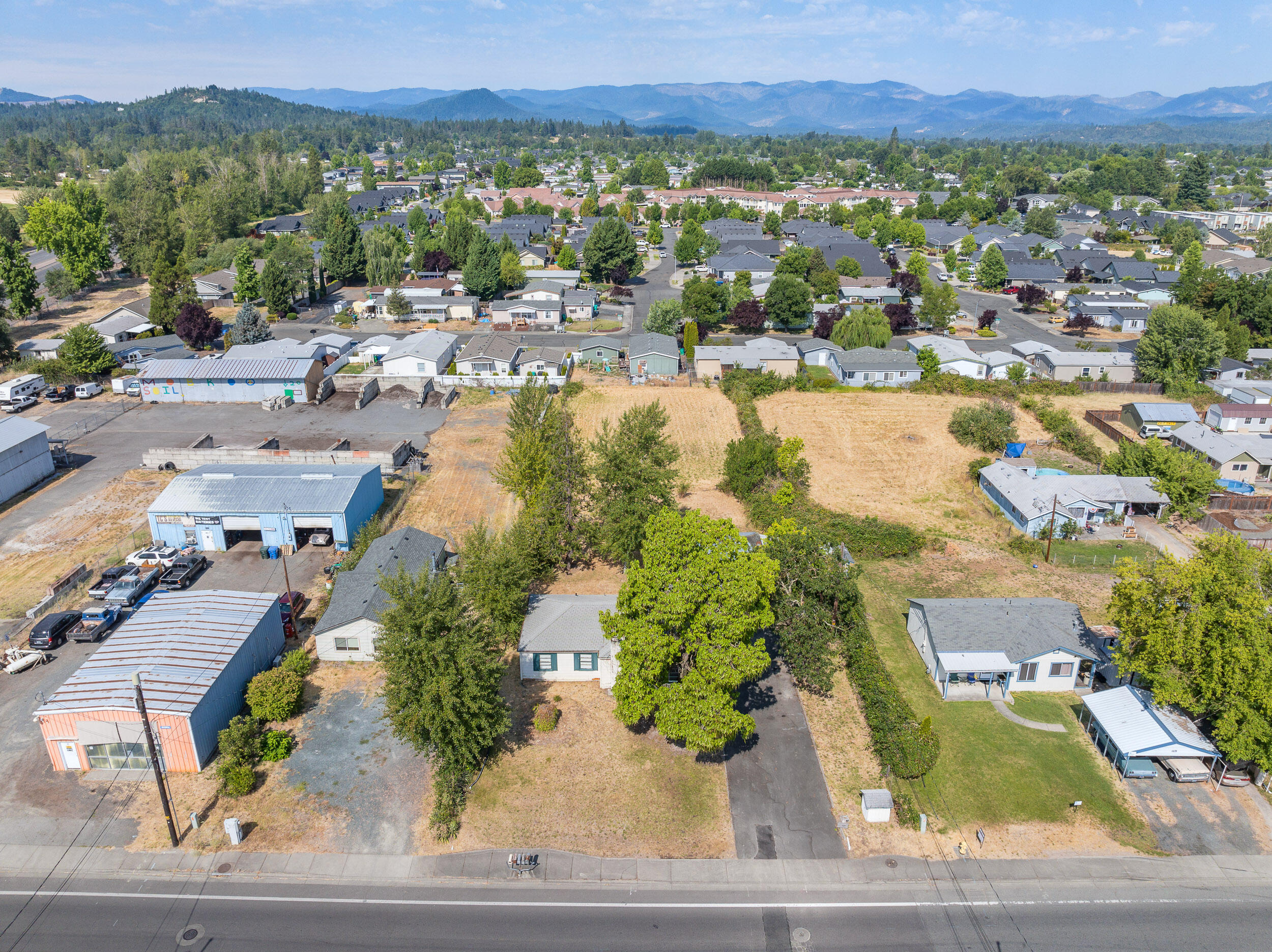 1694 Dowell Road Grants Pass, OR 97527 - Photo 7 of 28 Dowell Final (6)