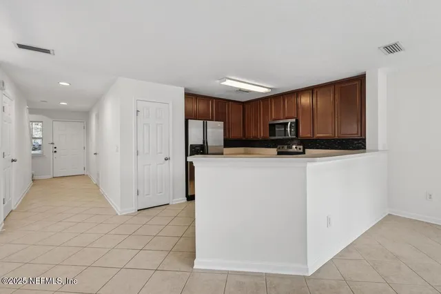 $2,100 | 411 Walnut Drive, St. Johns, FL 32259