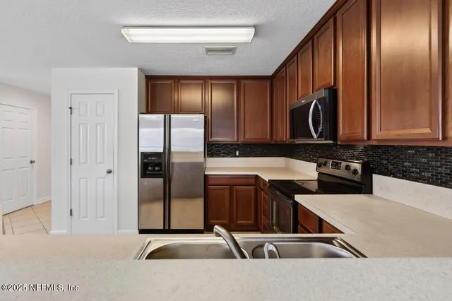 $2,100 | 411 Walnut Drive, St. Johns, FL 32259