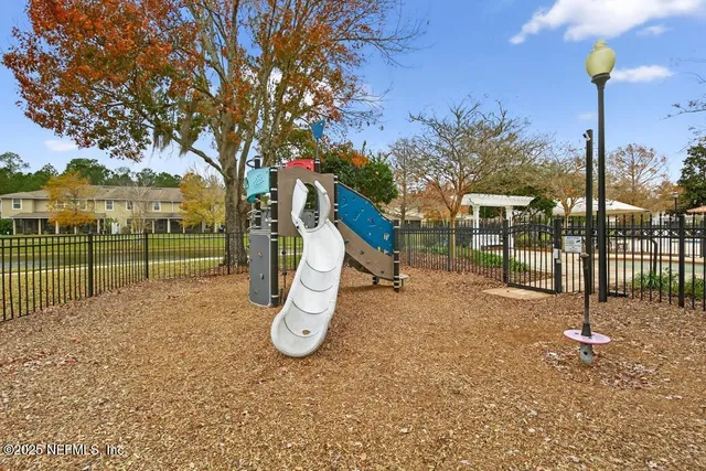 $2,100 | 411 Walnut Drive, St. Johns, FL 32259