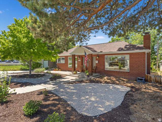 935 North 400 East Bountiful, UT 84010 - Photo 2 of 32