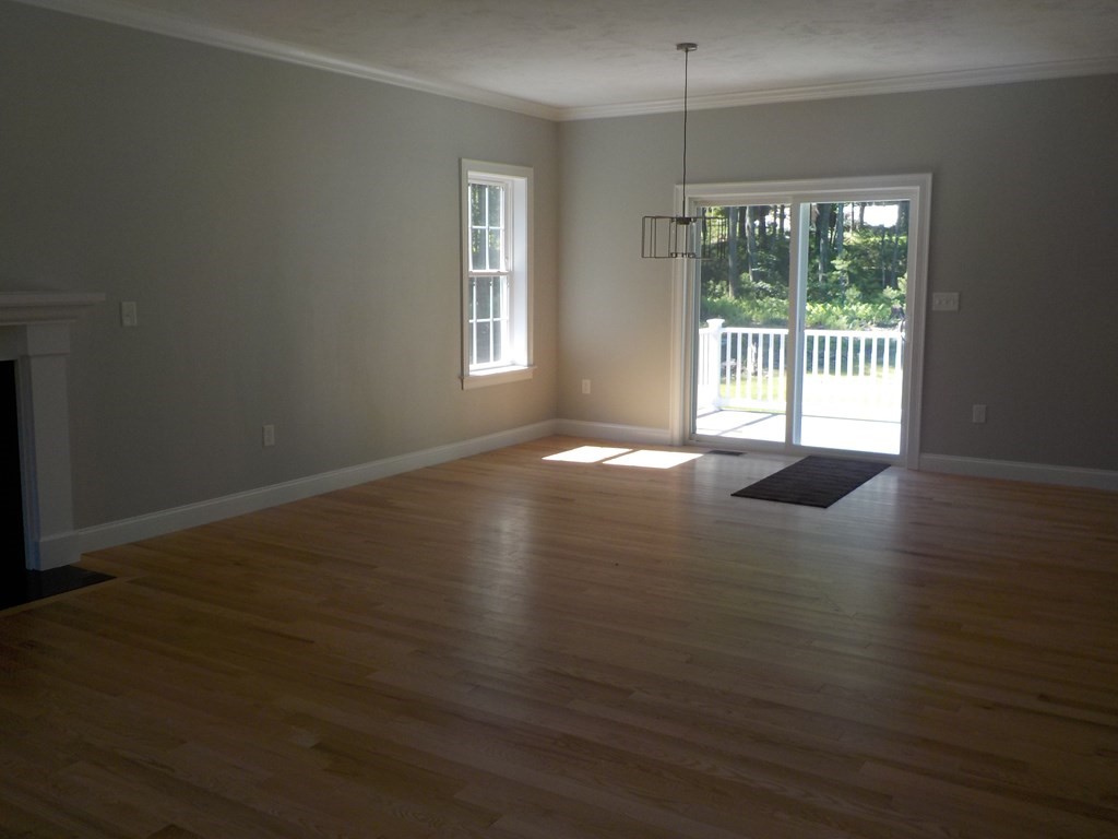 82 Sutton Street Uxbridge, MA 01569 - Photo 4 of 14