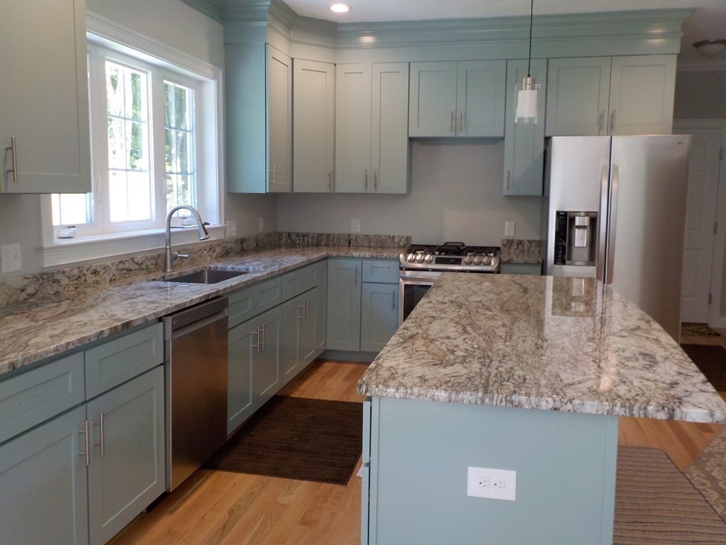 82 Sutton Street Uxbridge, MA 01569 - Photo 5 of 14