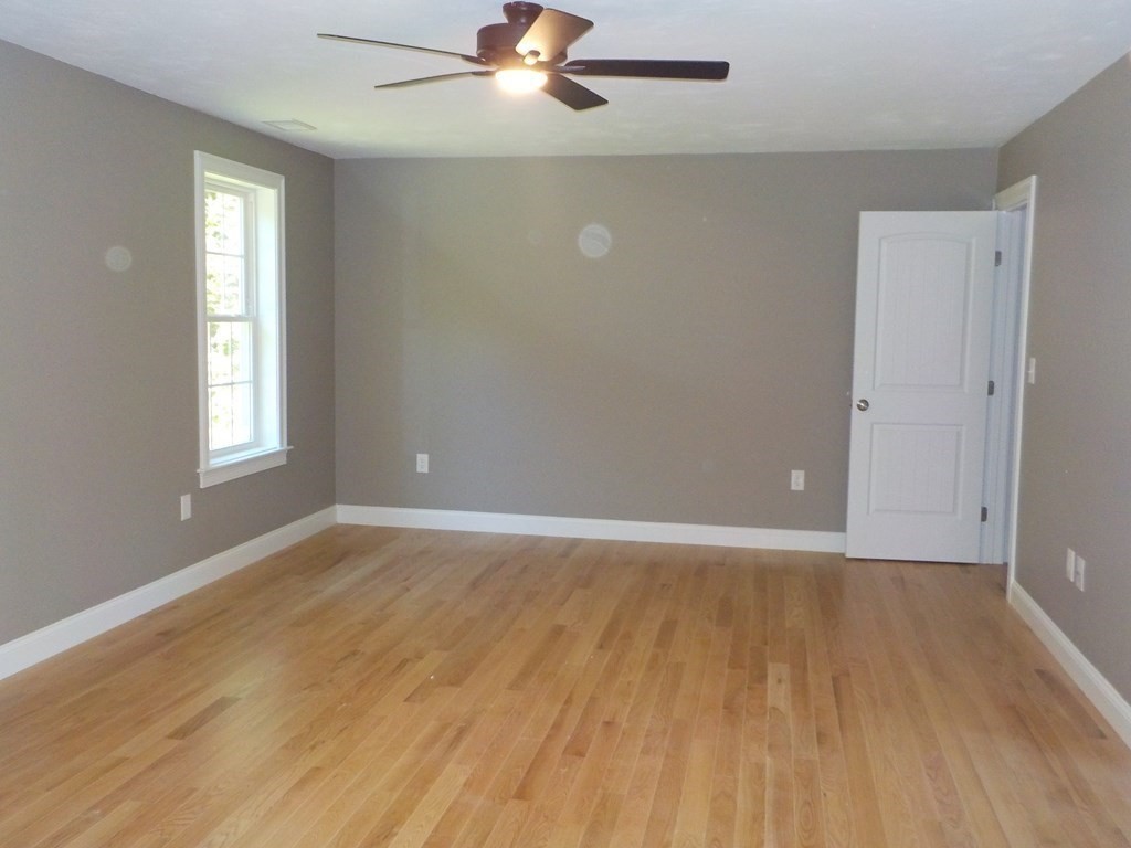 82 Sutton Street Uxbridge, MA 01569 - Photo 10 of 14