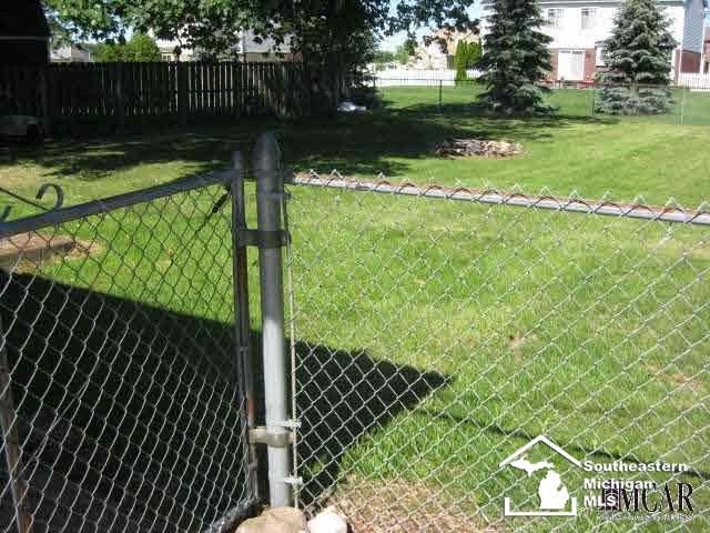 920 South Raisinville Road Monroe, MI 48161 - Photo 5 of 19