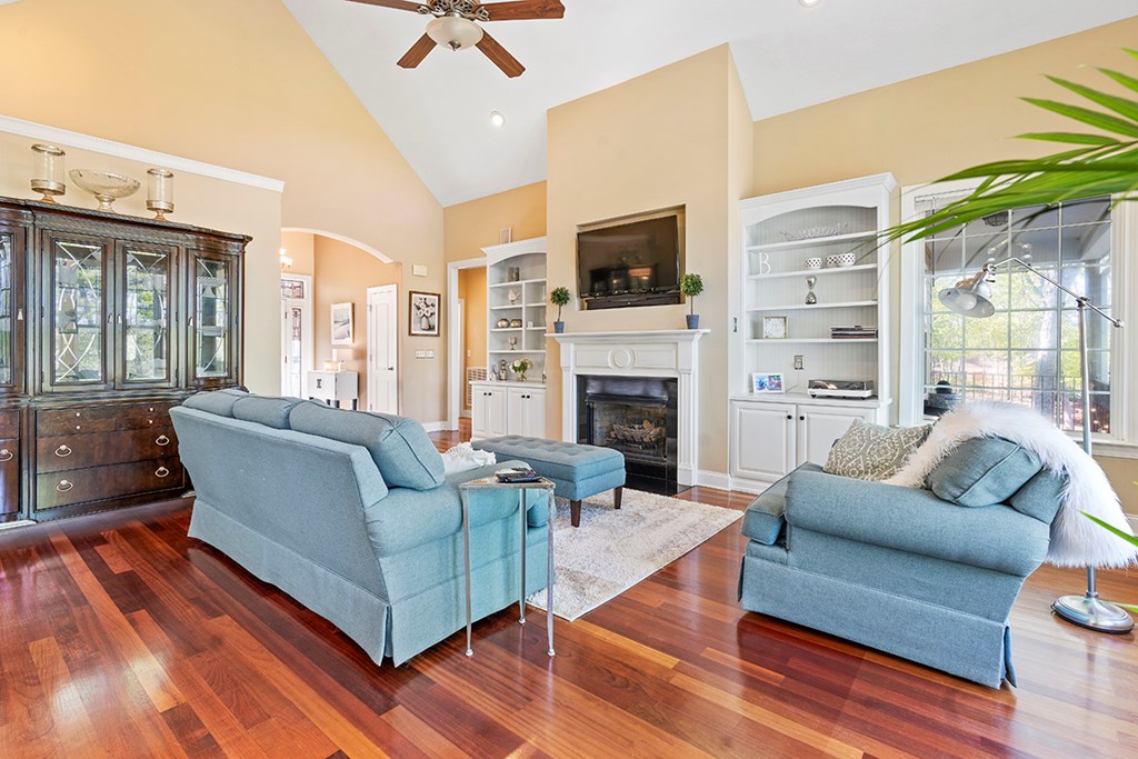 425 Terrapin Pointe Road Hodges, SC 29653 - Photo 3 of 33 Great Room