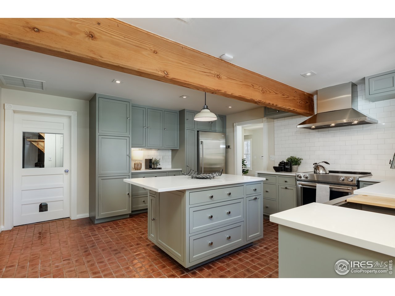 5629 Prospect Road Niwot, CO 80503 - Photo 7 of 40 a kitchen that has a lot of cabinets in it