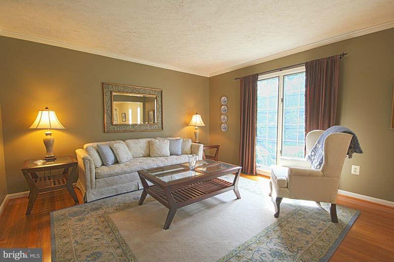 7945 Lobelia Lane Springfield, VA 22152 - Photo 7 of 17 Den