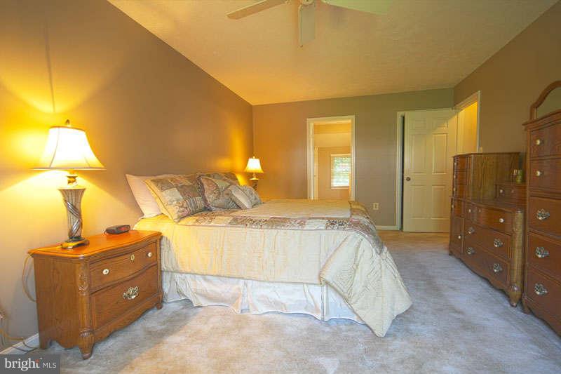 7945 Lobelia Lane Springfield, VA 22152 - Photo 8 of 17 master bedroom