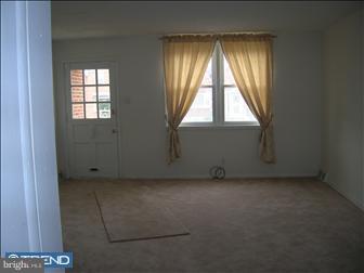 8025 Temple Road Philadelphia, PA 19150 - Photo 2 of 6 Living Room