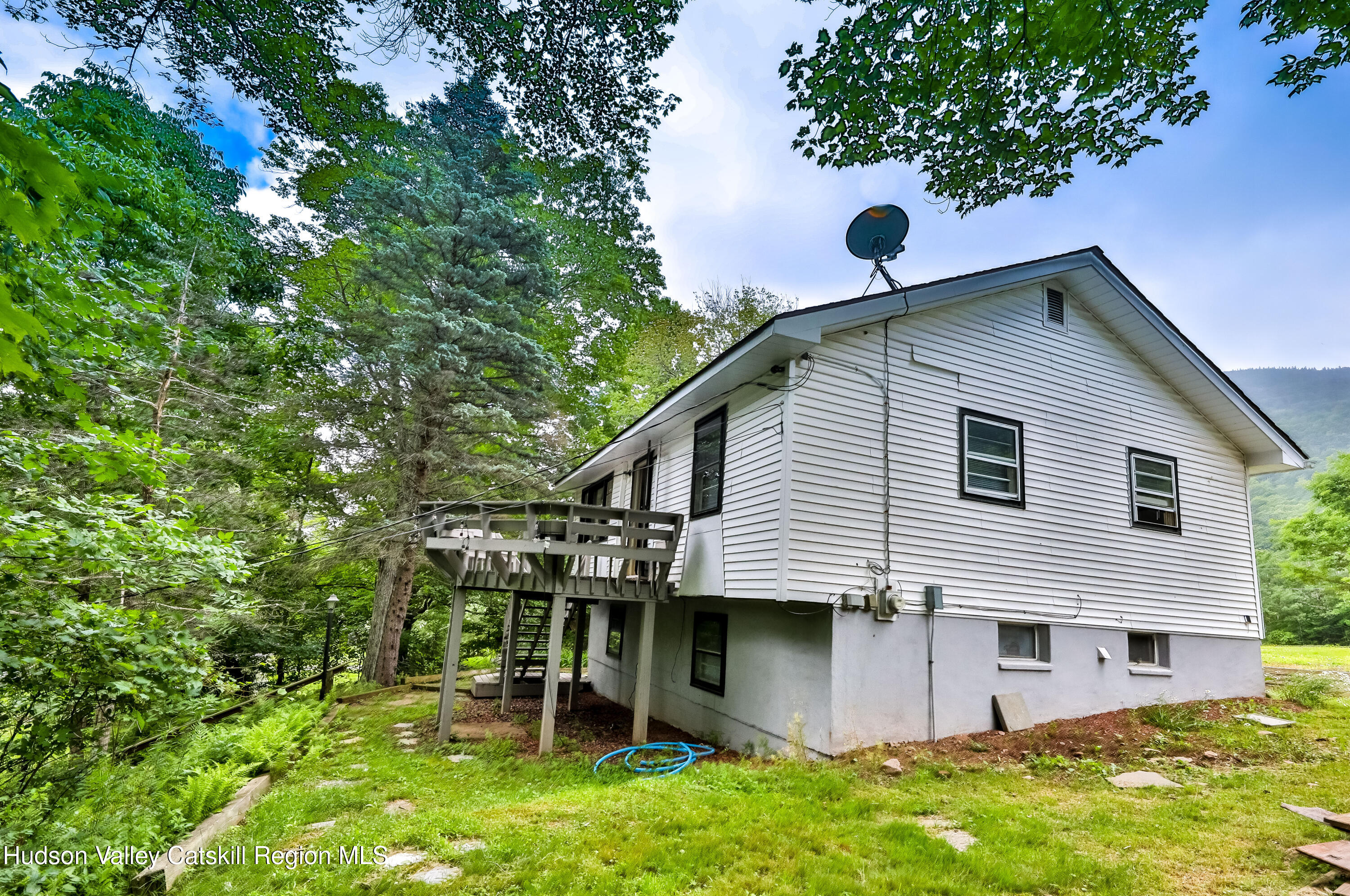 89 Maple Avenue Hunter, NY 12442 - Photo 4 of 41 a front view of house with yard