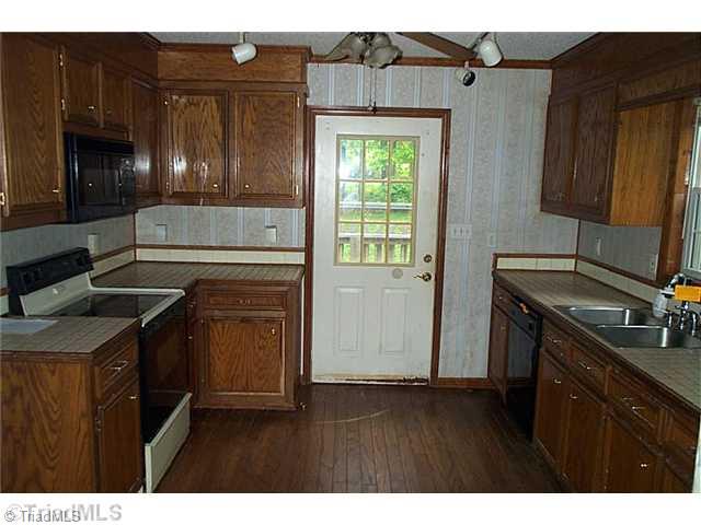 3450 Simerson Road Linwood, NC 27299 - Photo 10 of 14 Kitchen.