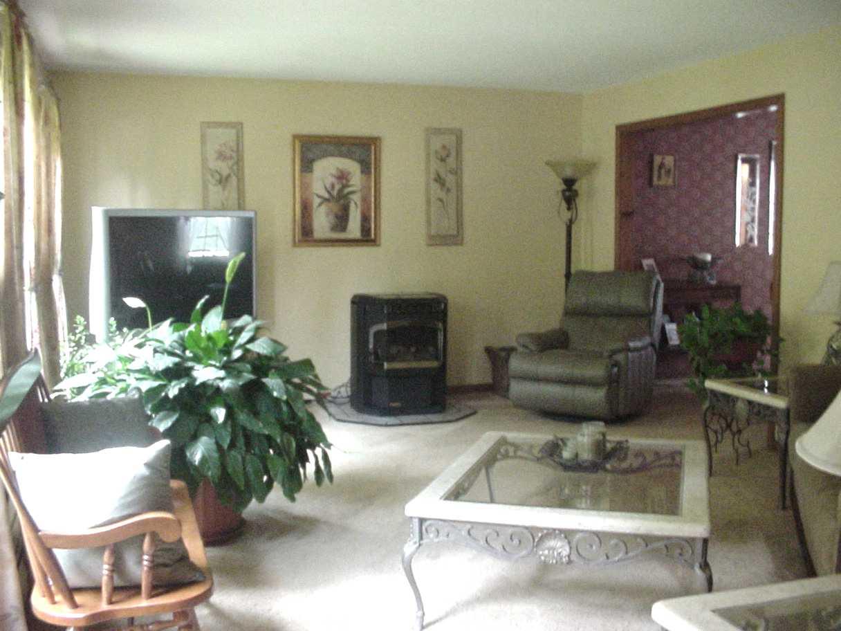 176 South Mountain Road Pittsfield, MA 01201 - Photo 5 of 15 Living Room