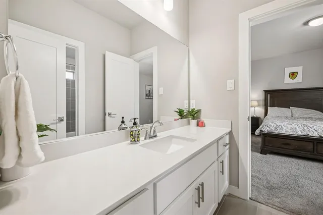 a en suite bathroom with a sink and a mirror