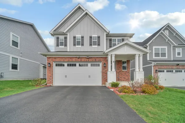 $719,900 | 5 Nelson Lane, Hawthorn Woods, IL 60047