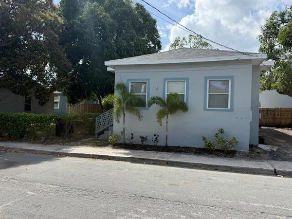 $2,000 | 1909 Division Avenue, West Palm Beach, FL 33407