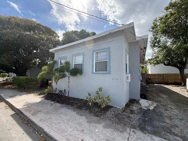 $2,000 | 1909 Division Avenue, West Palm Beach, FL 33407