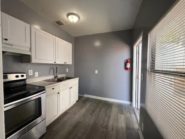 $2,000 | 1909 Division Avenue, West Palm Beach, FL 33407