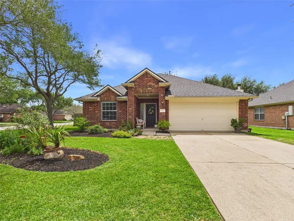 $290,000 | 218 River Basin Lane, Dickinson, TX 77539