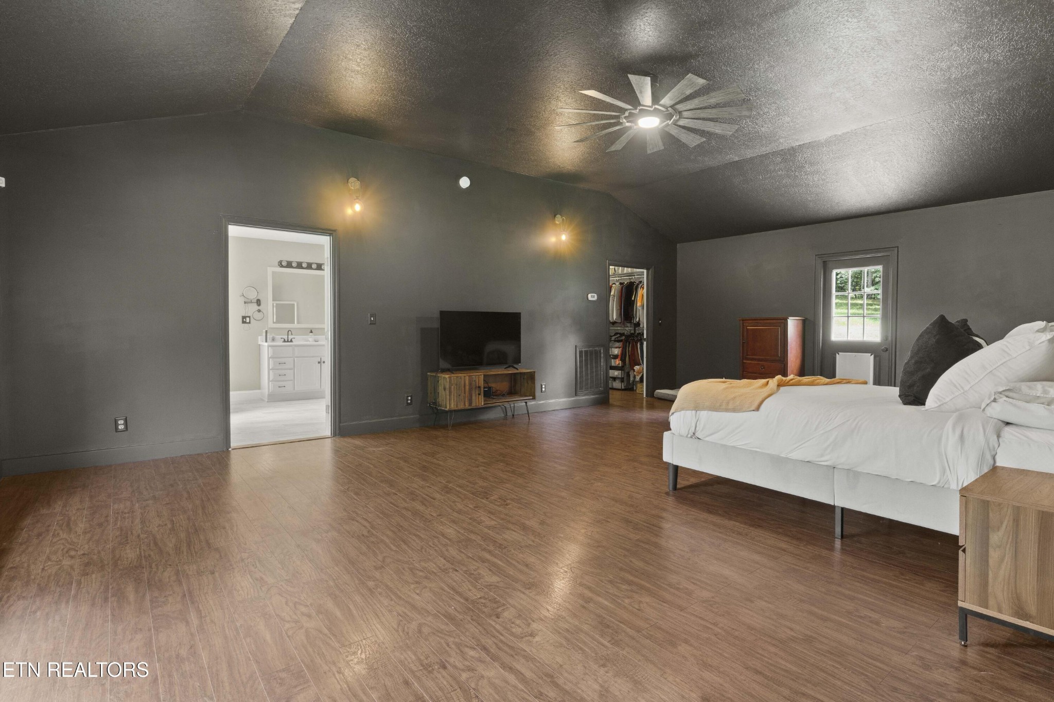 99 Reservoir Road Norris, TN 37828 - Photo 18 of 47 a living room with furniture and a flat screen tv