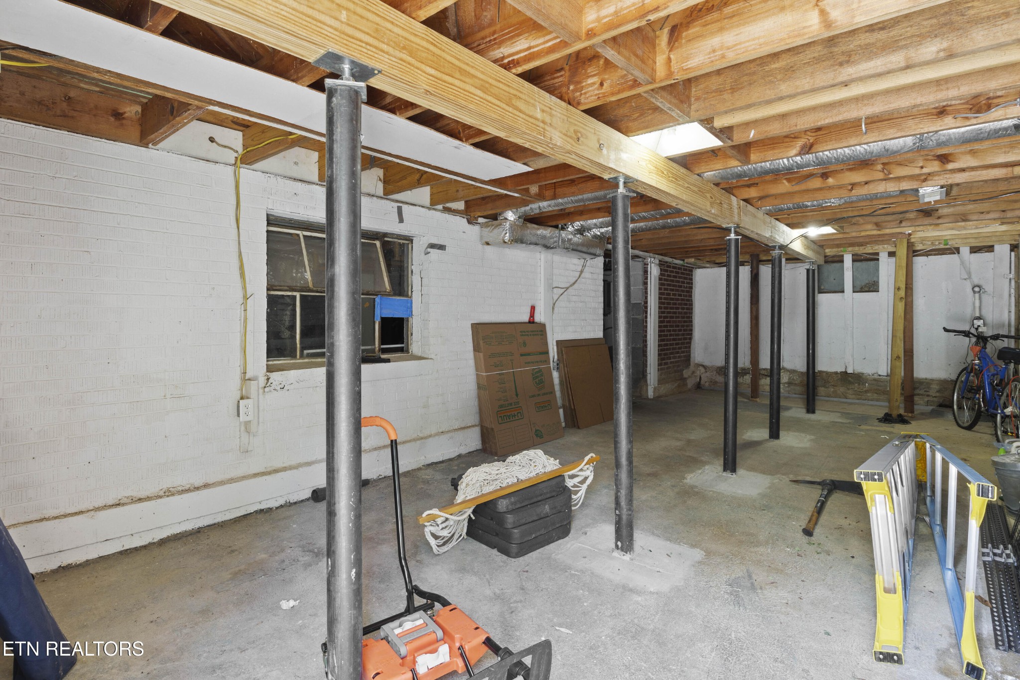 99 Reservoir Road Norris, TN 37828 - Photo 34 of 47 a view of a room with gym equipment