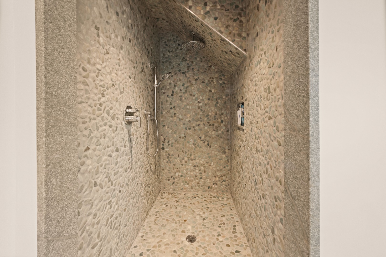 10 Tilton Way Edgartown, MA 02539 - Photo 17 of 37 a bathroom with a shower