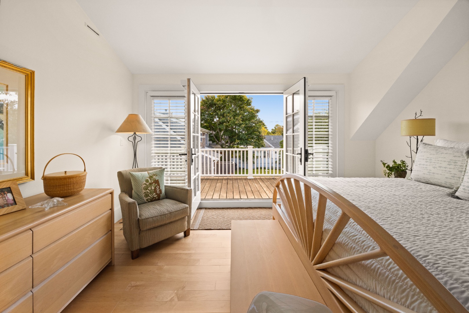 10 Tilton Way Edgartown, MA 02539 - Photo 19 of 37 a living room with furniture and a large window