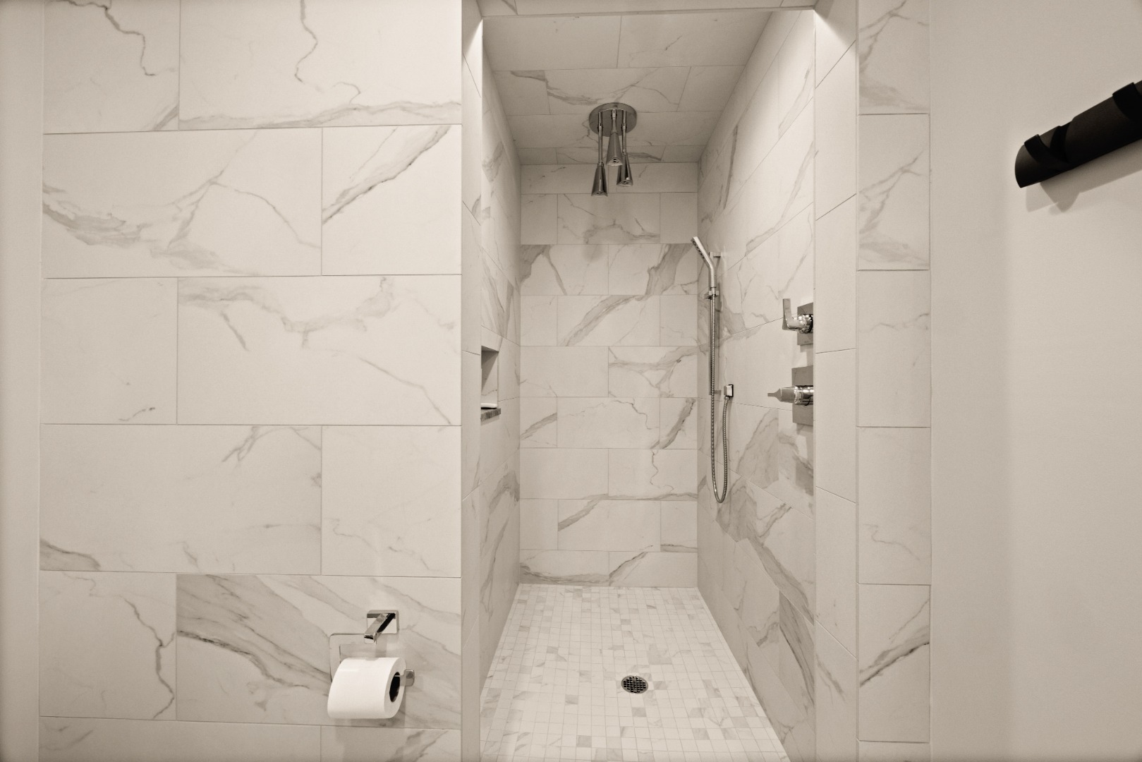 10 Tilton Way Edgartown, MA 02539 - Photo 30 of 37 a bathroom with a shower