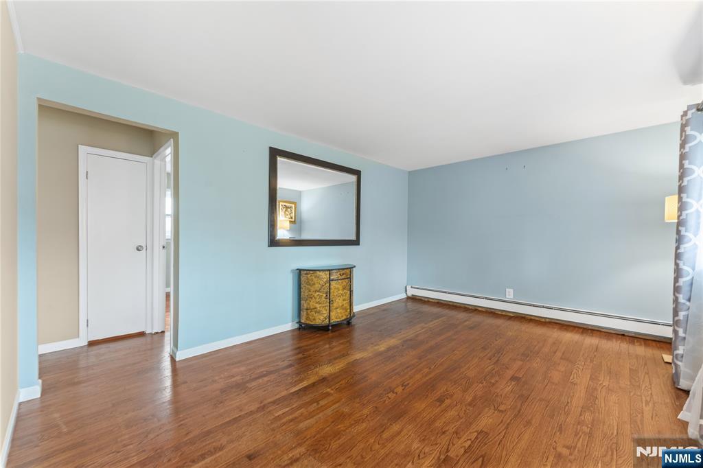 25 Fair Hill Road Clifton, NJ 07013 - Photo 4 of 28