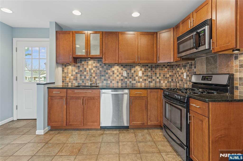 25 Fair Hill Road Clifton, NJ 07013 - Photo 9 of 28