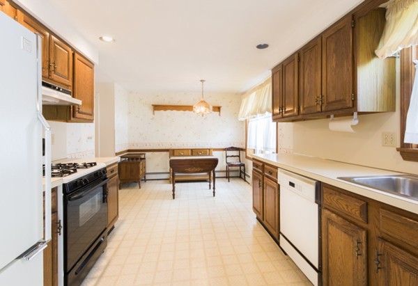 13 Mills Point, Unit 76 Middleton, MA 01949 - Photo 5 of 10 Gallery Image 5