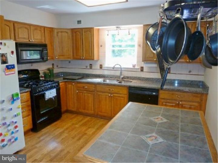 2 Withams Road Newark, DE 19711 - Photo 2 of 25 Kitchen