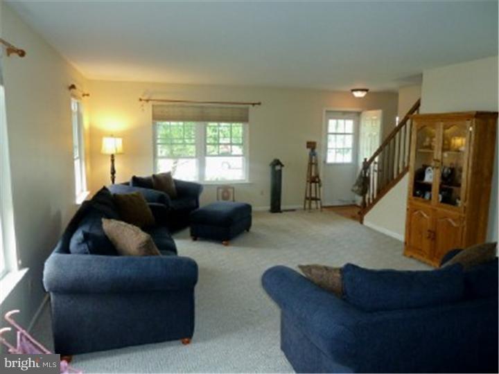 2 Withams Road Newark, DE 19711 - Photo 5 of 25 Living Room