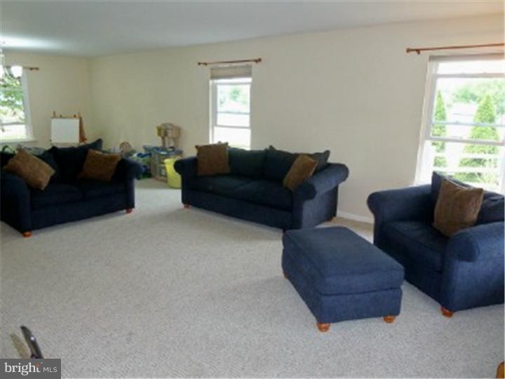 2 Withams Road Newark, DE 19711 - Photo 6 of 25 Living Room