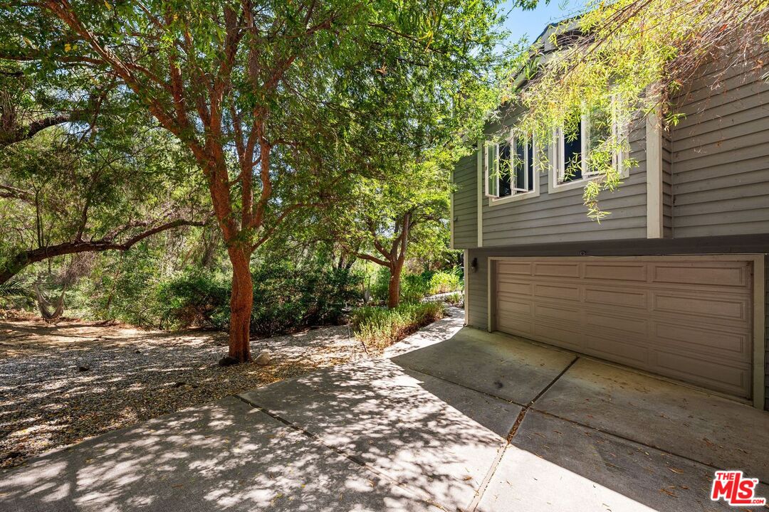 22760 Chamera Lane Topanga, CA 90290 - Photo 3 of 52