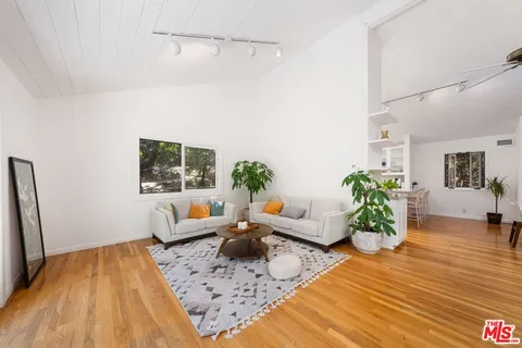 $1,995,000 | 22760 Chamera Lane, Topanga, CA 90290