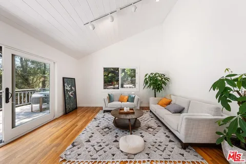 $1,995,000 | 22760 Chamera Lane, Topanga, CA 90290