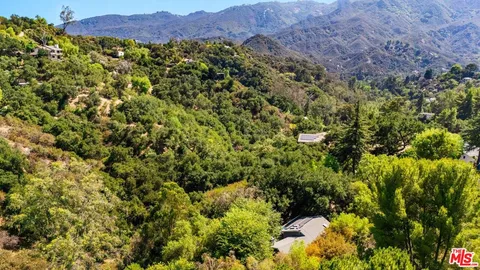 $1,995,000 | 22760 Chamera Lane, Topanga, CA 90290