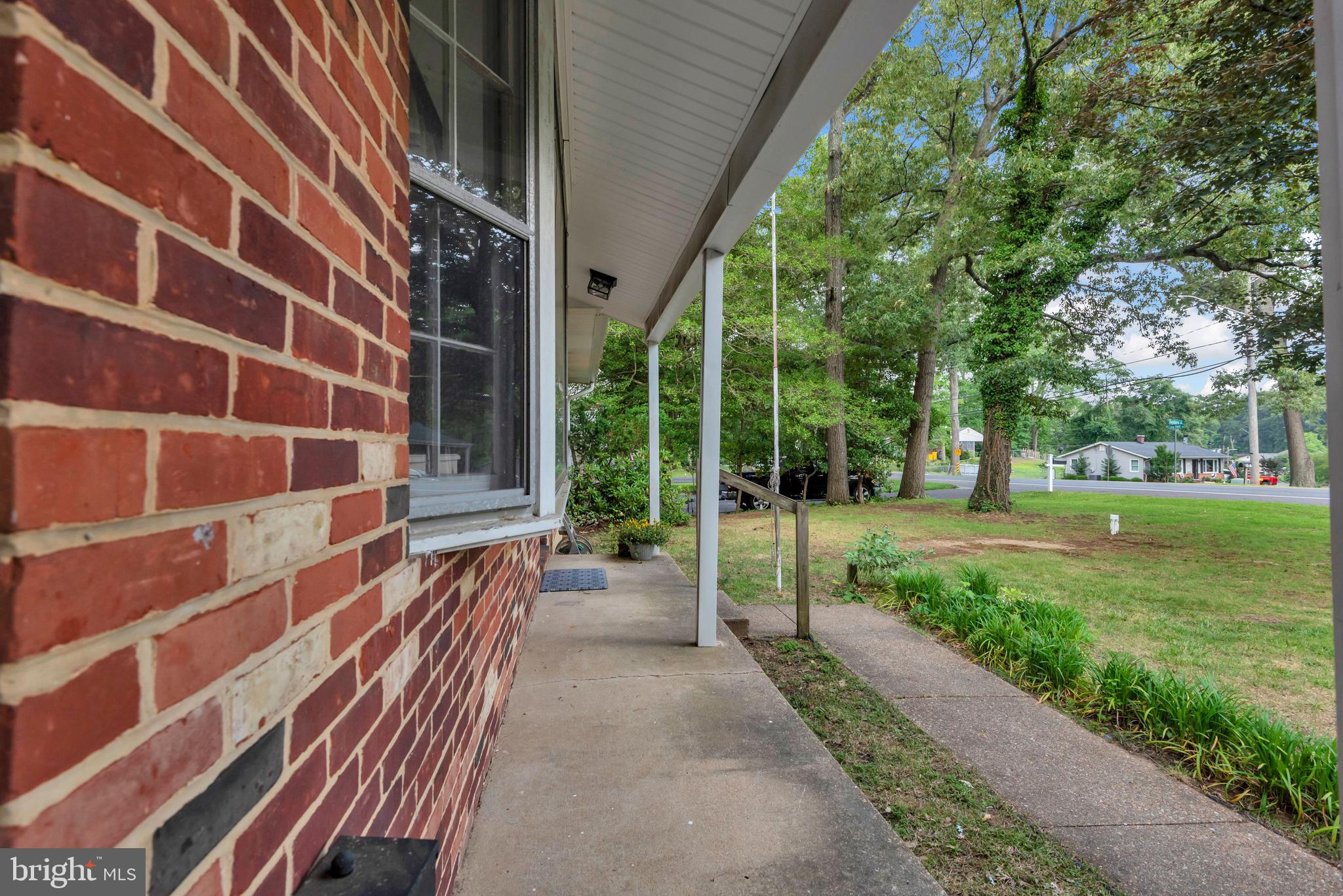 1554 Long Point Road Pasadena, MD 21122 - Photo 5 of 37