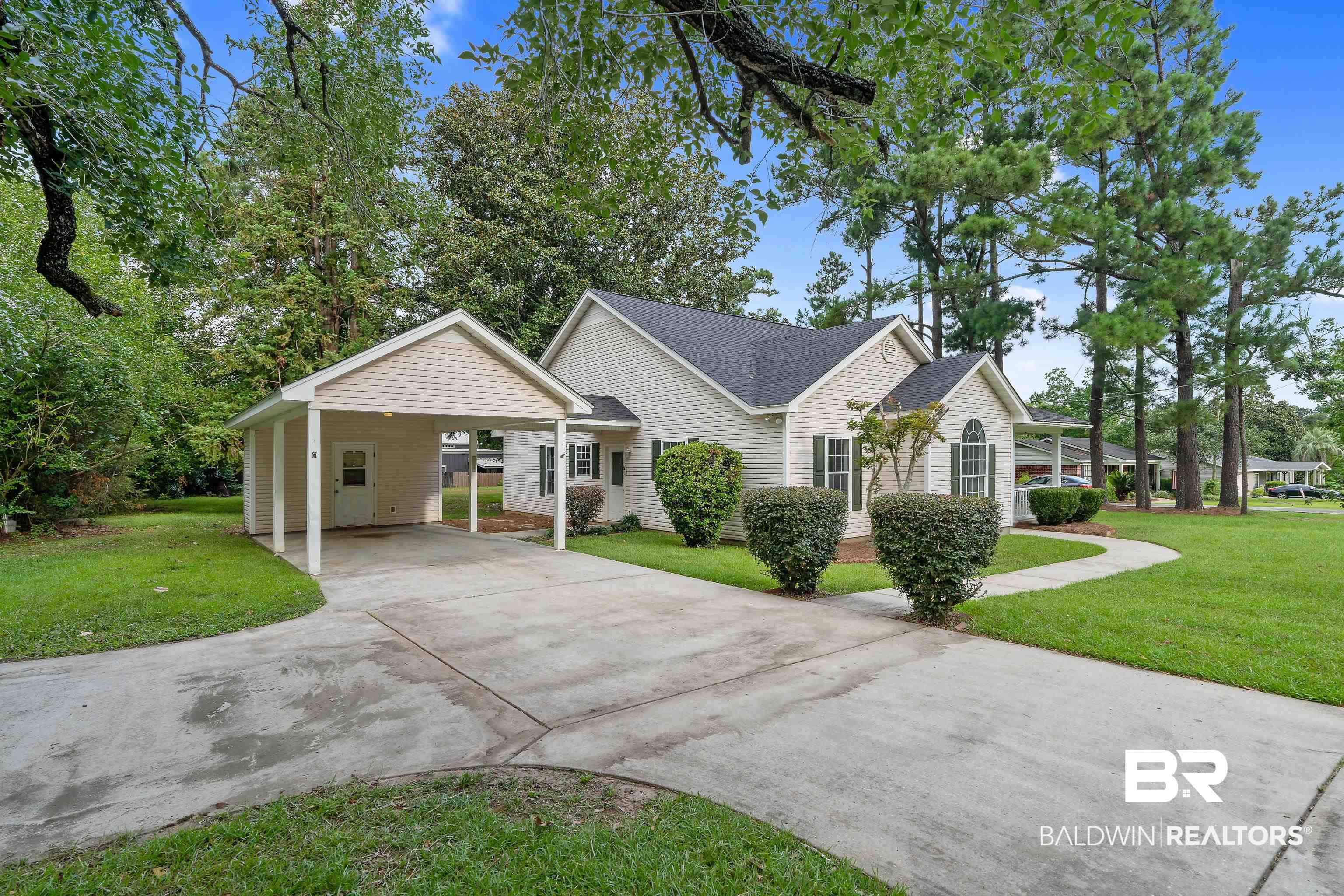 20525 Lawrence Road Fairhope, AL 36532 - Photo 3 of 26 Single story home featuring a carport and a front lawn
