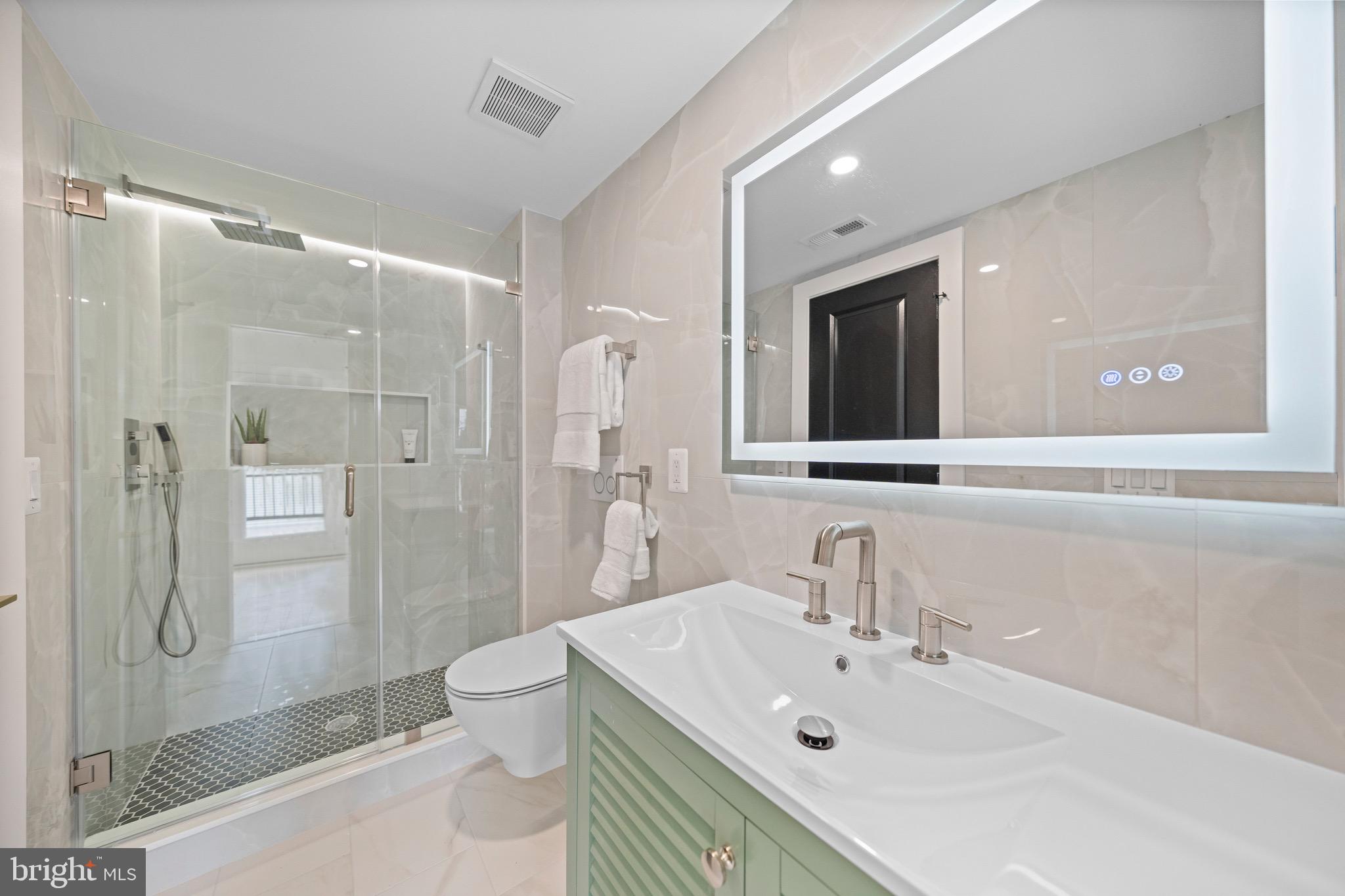 401 Decatur Street Northwest Washington, DC 20011 - Photo 21 of 50 Main level full bath
