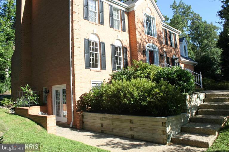 1503 Stuart Road Reston, VA 20194 - Photo 4 of 30 Exterior (General)