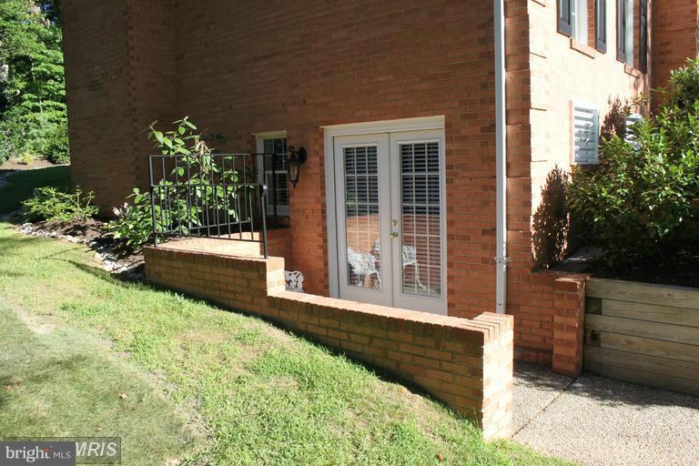 1503 Stuart Road Reston, VA 20194 - Photo 5 of 30 Exterior (General)