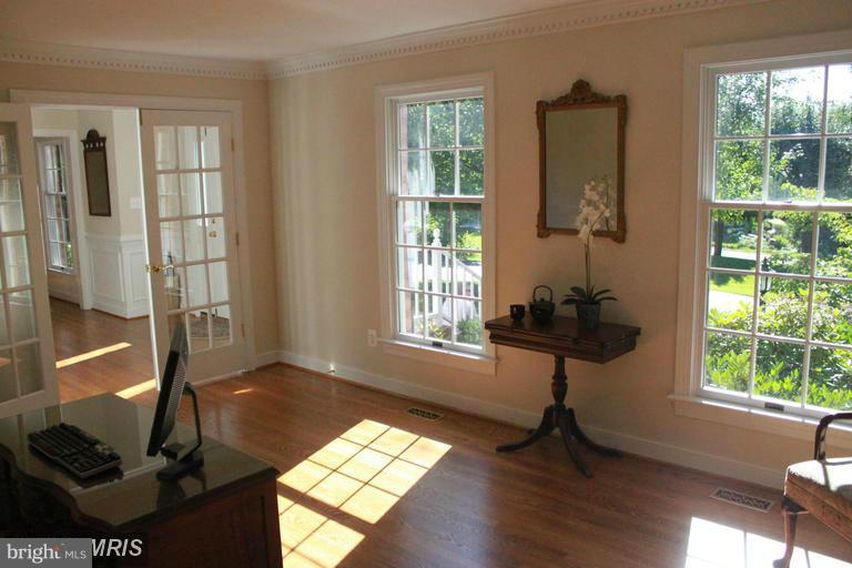 1503 Stuart Road Reston, VA 20194 - Photo 10 of 30 Interior (General)